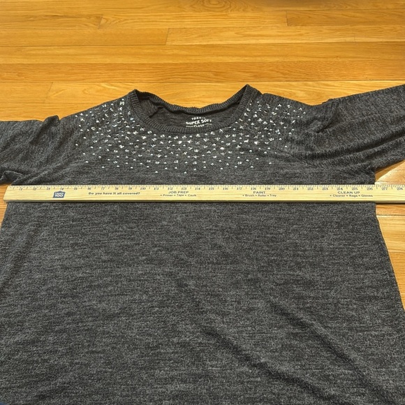 Torrid super soft plush pullover  silver studs sweater size 3 (3X) . - Picture 5 of 7